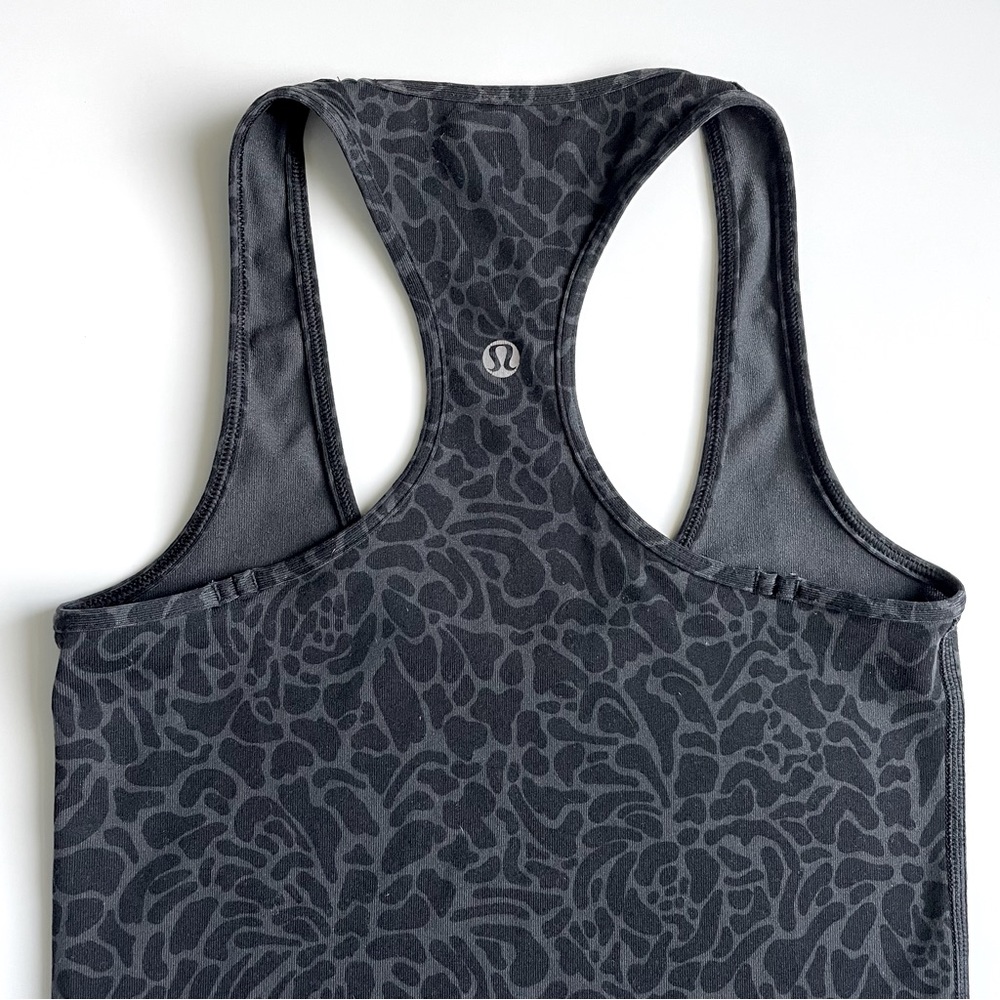 Lululemon - Picture 3 of 10